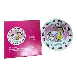 Peanuts Pink and White Mother's Day‎ Plate